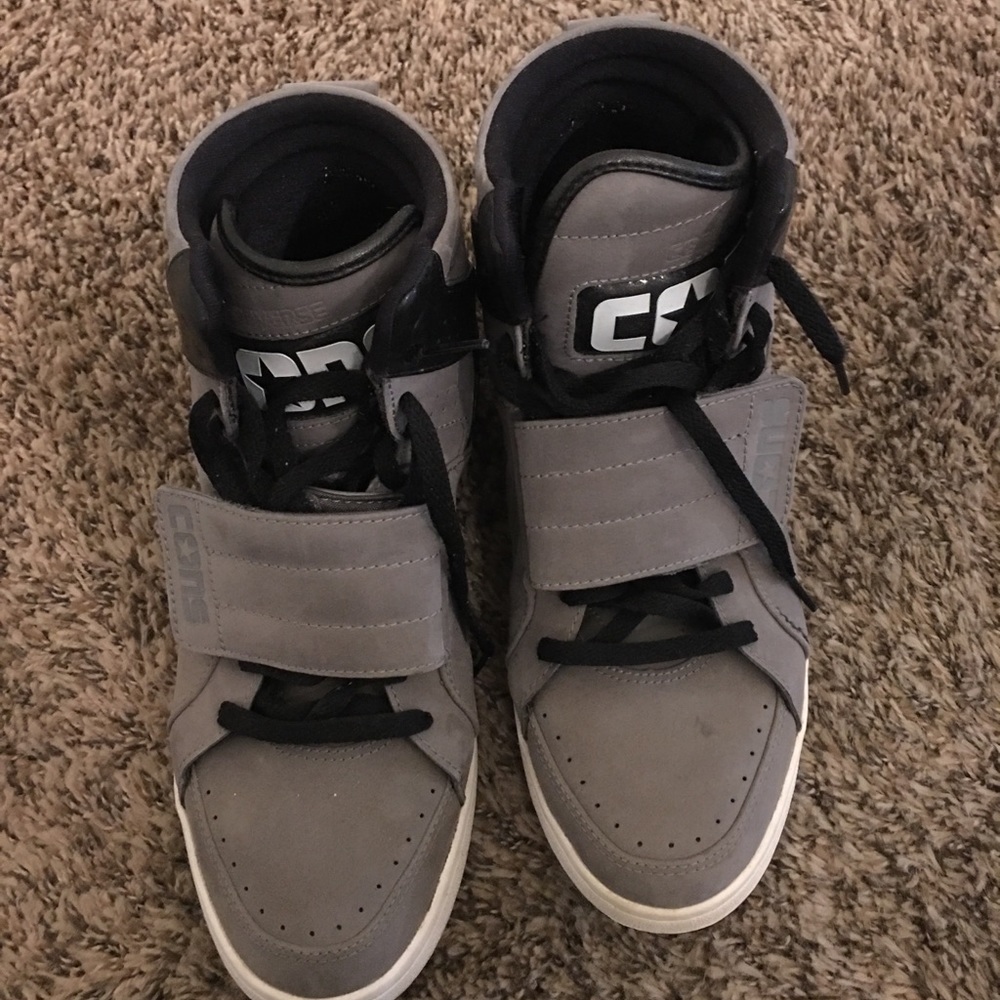 Men’s gray suede converse with flaw (see pics)